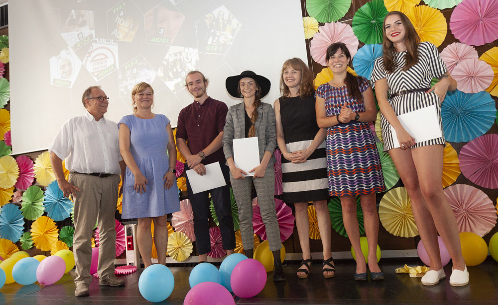 Bernd Schäfer, Ulrike Höppner, Tobias Michaely (AS2O1), Annika Wasser (AS3O1), Heike Käser, Christine Mai und Leonie Wischott (FOS 13-1)