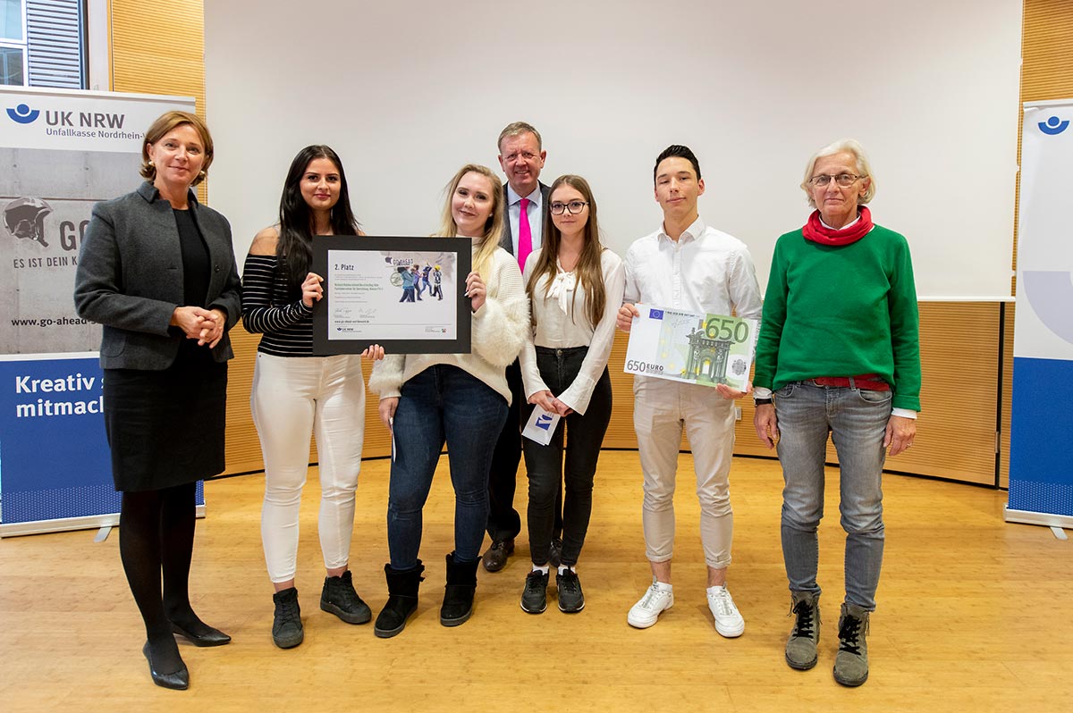 Gewinner des Go Ahead Schulwettbewerbs 2018 wurden in Düsseldorf ausgezeichnet.