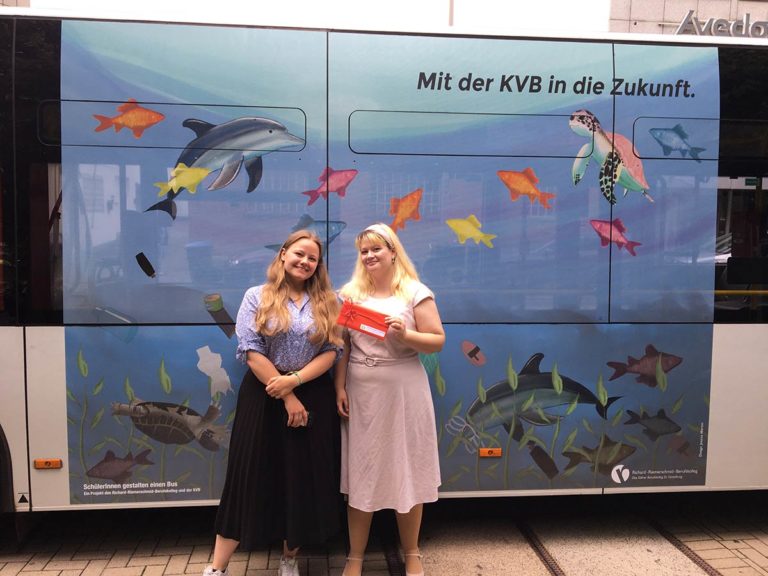 GTAs gestalten Klima-Bus: Nele Blumenthal (links) und Jessica Martini (rechts)
