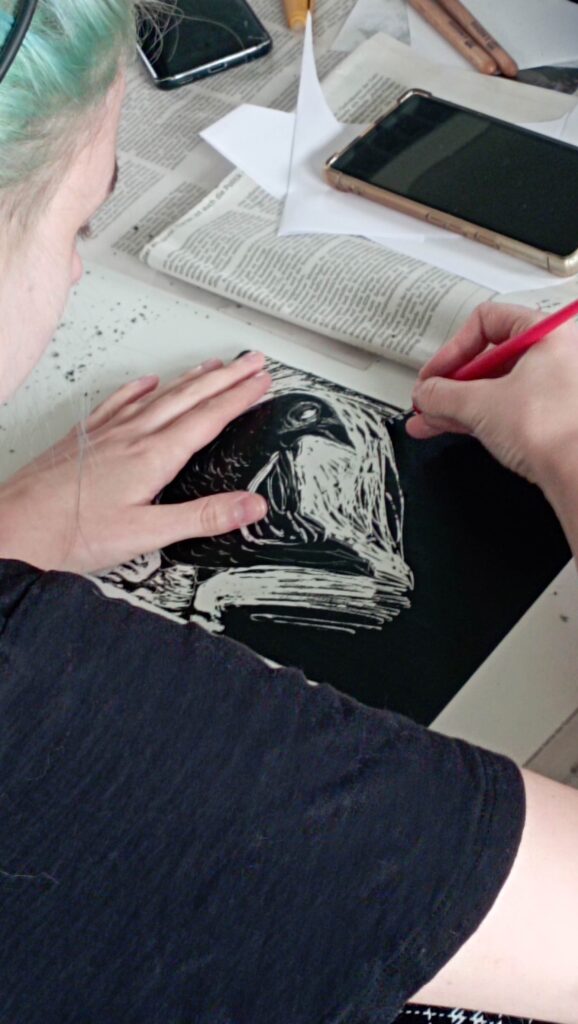 Künstlerischer Workshop mit Illustratorin Katrin Stangl – Unterstufe AS3 U1a taucht in experimentelle Grafik ein